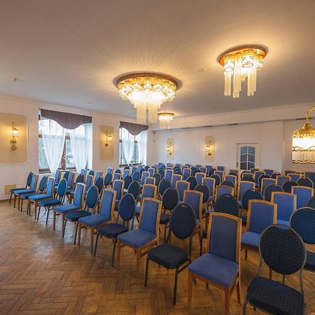 Hotel Petrin Jablonec nad Nisou Bagian luar foto